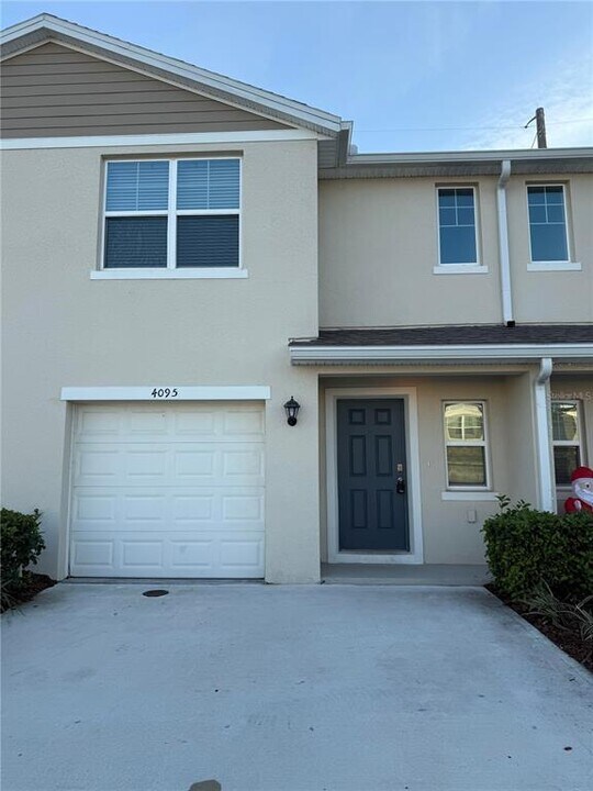 4095 Malawi Trl in St. Cloud, FL - Building Photo