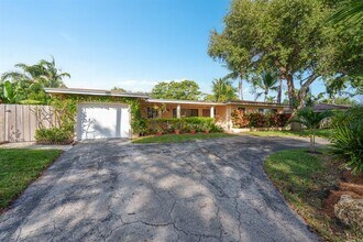 2121 NE 34th St in Lighthouse Point, FL - Building Photo - Building Photo