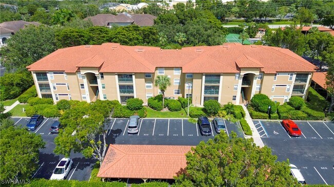 8861 Colonnades Ct W in Bonita Springs, FL - Building Photo - Building Photo