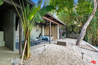 8343 W Sunset Blvd in Los Angeles, CA - Building Photo - Building Photo