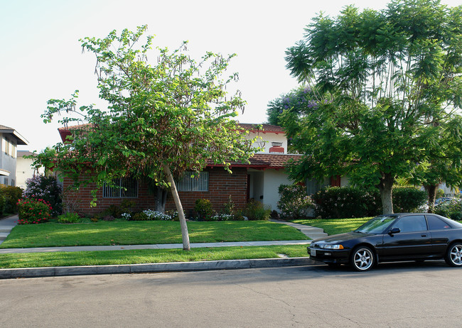 331 Rosewood Ave in Orange, CA - Building Photo - Building Photo