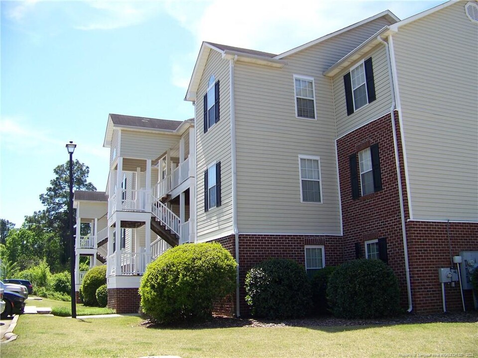 370 Bubble Creek Ct in Fayetteville, NC - Building Photo