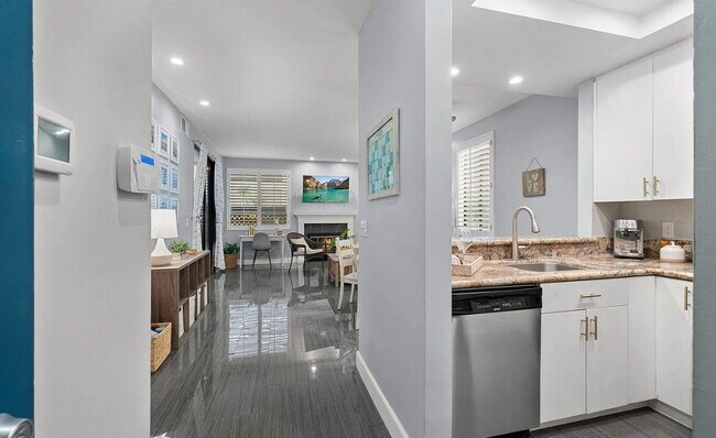 2202 River Run Dr in San Diego, CA - Foto de edificio - Building Photo