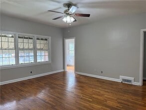 3548 E Main St in College Park, GA - Foto de edificio - Building Photo
