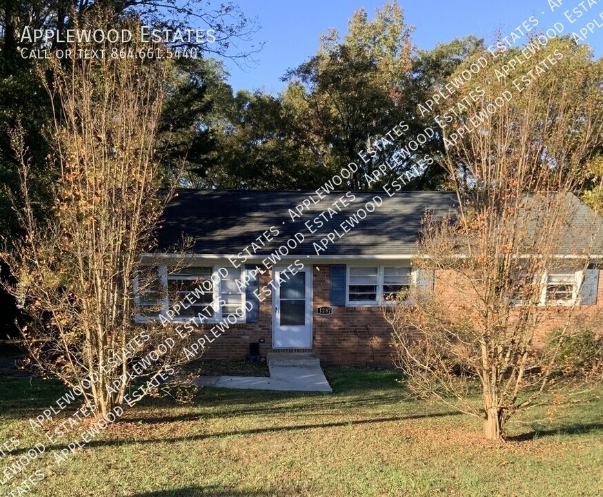1287 Montview St in Spartanburg, SC - Building Photo
