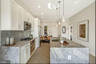 1214 Madison St NW, Unit 101 in Washington, DC - Foto de edificio - Building Photo