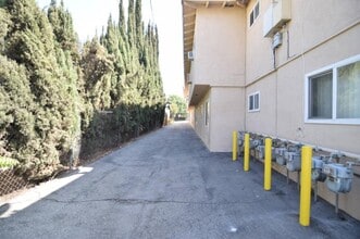 453 S Barranca Ave in Covina, CA - Building Photo - Building Photo