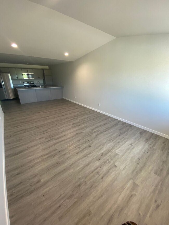 1551 47th Loop-Unit -1551 in Minot, ND - Building Photo - Building Photo