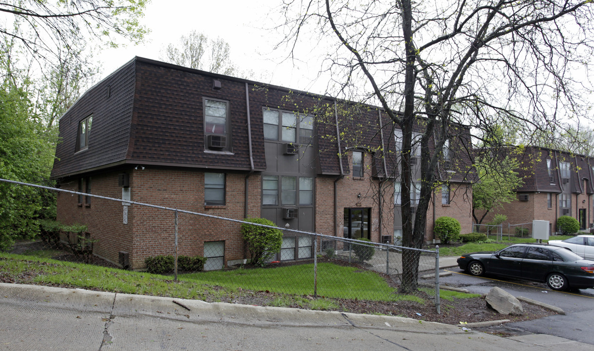 Western Glen in Cincinnati, OH - Building Photo