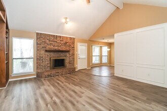 4900 Barberry Dr in Fort Worth, TX - Foto de edificio - Building Photo