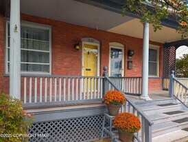 602 Fulmer Ave in Stroudsburg, PA - Building Photo