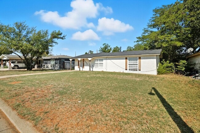 2034 Collins Ave in Abilene, TX - Building Photo - Building Photo