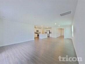 1426 Cattleman Acrs Dr in Inman, SC - Foto de edificio - Building Photo