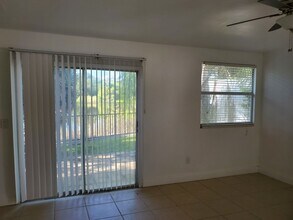 2750 Lakeview Dr in Ft. Myers, FL - Building Photo - Building Photo
