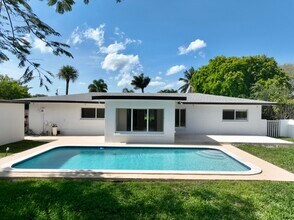 10 Forest Hills Ln in Boca Raton, FL - Building Photo - Building Photo