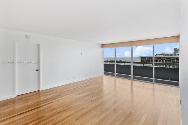 1627 Brickell Ave in Miami, FL - Building Photo - Building Photo