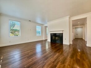 13642 Pinnacle Way in Moorpark, CA - Building Photo - Building Photo