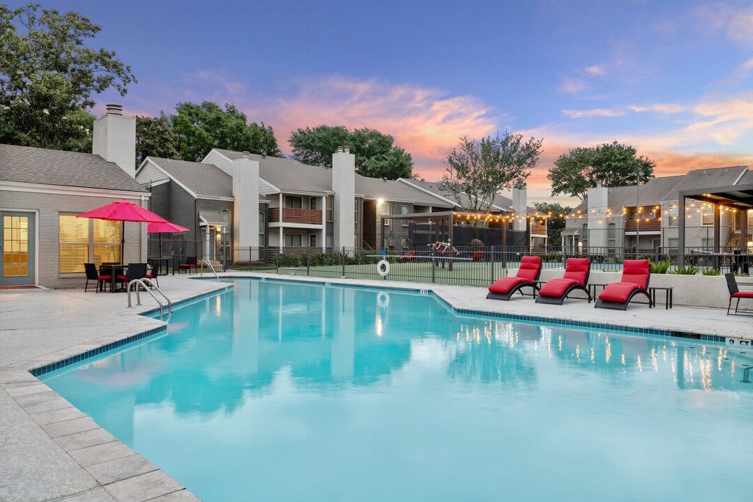 Commons at Westchase in Houston, TX - Building Photo