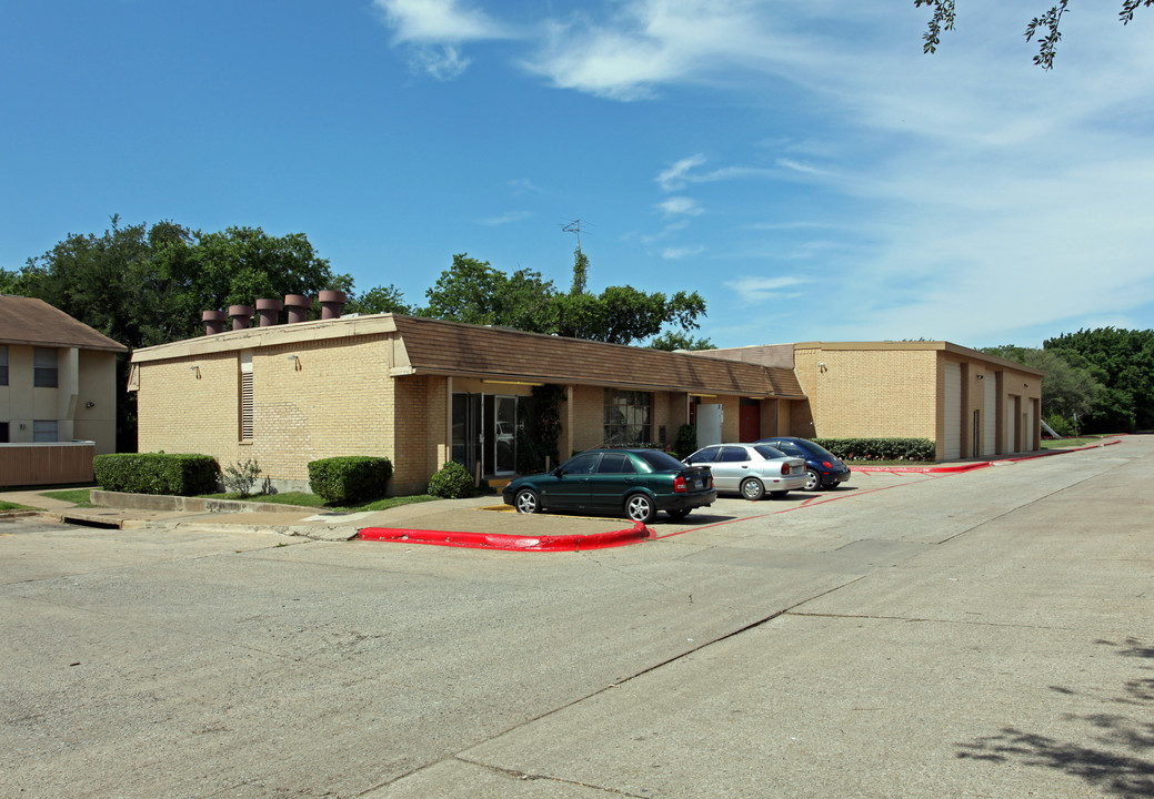 Harlee Apartments in Garland, TX - Building Photo