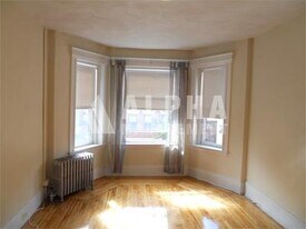 136 Hemenway St in Boston, MA - Building Photo