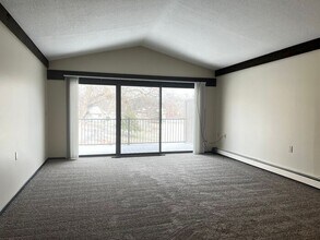 12 Green Mountain Dr in Iowa City, IA - Building Photo - Building Photo