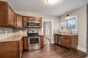 608 Washburn Ave in Kalamazoo, MI - Building Photo