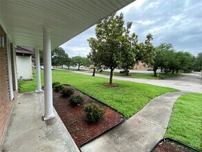 4402 Cheena Dr in Houston, TX - Building Photo - Building Photo