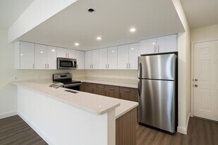 18335 NW 68th Ave, Unit 790-220 in Hialeah, FL - Building Photo