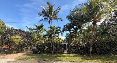 6411 SW 63rd Ct in South Miami, FL - Building Photo - Building Photo