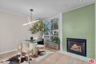 927 Kings Rd in West Hollywood, CA - Building Photo - Building Photo
