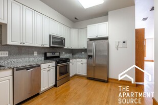 1162 W Grand Ave, Unit 2F Apartments