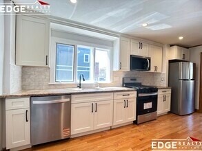 82 Beechcroft St, Unit 1 in Boston, MA - Building Photo - Building Photo
