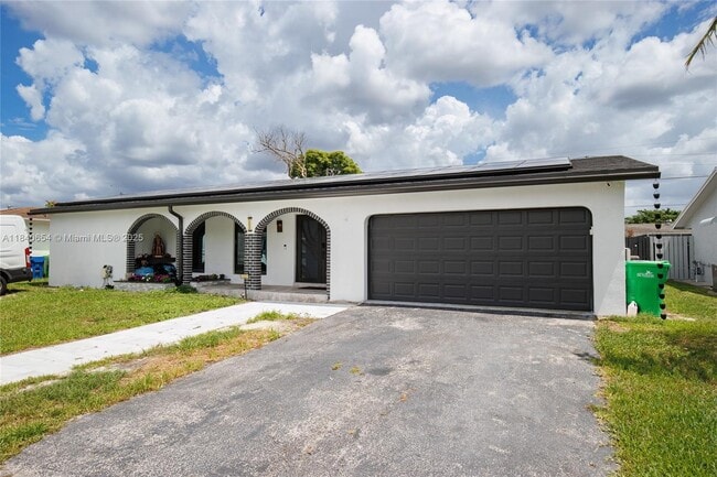 12021 NW 29th Pl in Sunrise, FL - Building Photo - Building Photo