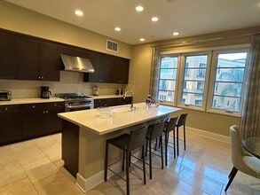 23500 Park Sorrento, Unit C33 in Calabasas, CA - Foto de edificio - Building Photo