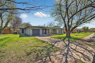 108 Dupont Cir in Fort Worth, TX - Building Photo