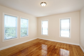 475 Massachusetts Ave in Arlington, MA - Building Photo - Interior Photo