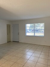 565 S Sparkman Ave in Orange City, FL - Building Photo - Building Photo