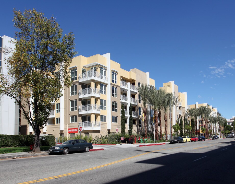Ascent at Warner Center in Woodland Hills, CA - Foto de edificio
