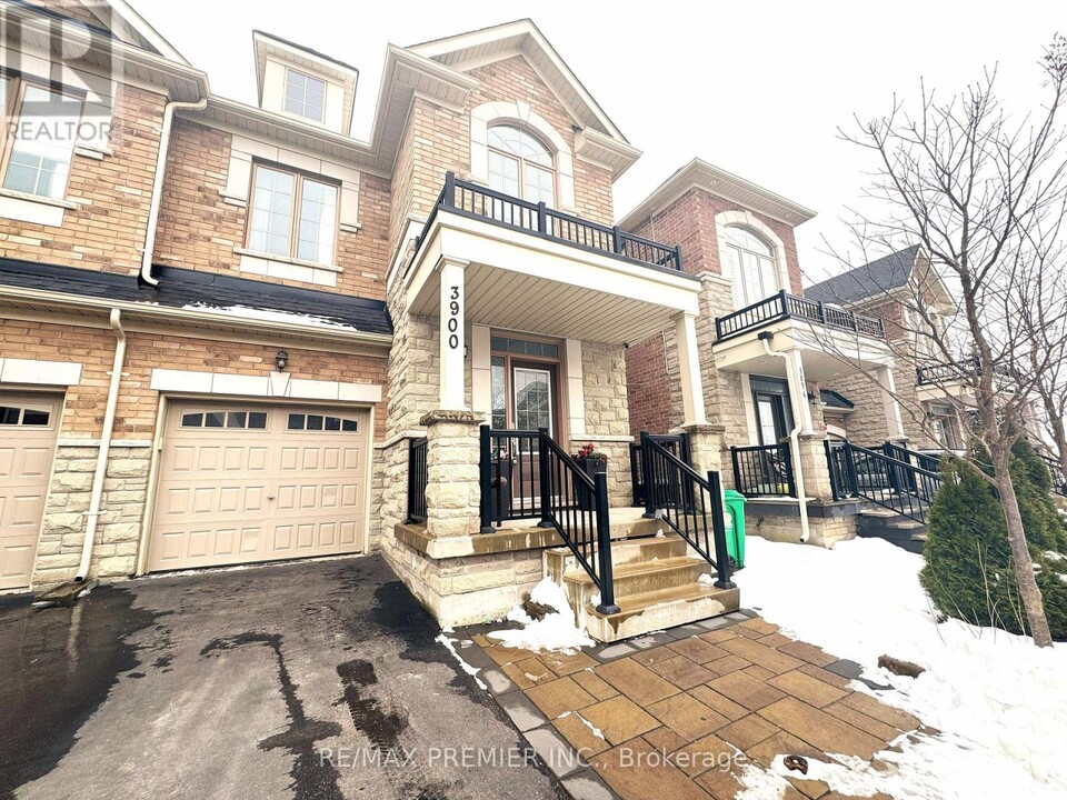 3900 Arvona Pl in Mississauga, ON - Building Photo