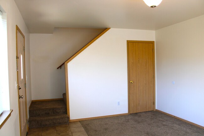 1311 N Western Ave, Unit 304 in Wenatchee, WA - Building Photo - Building Photo