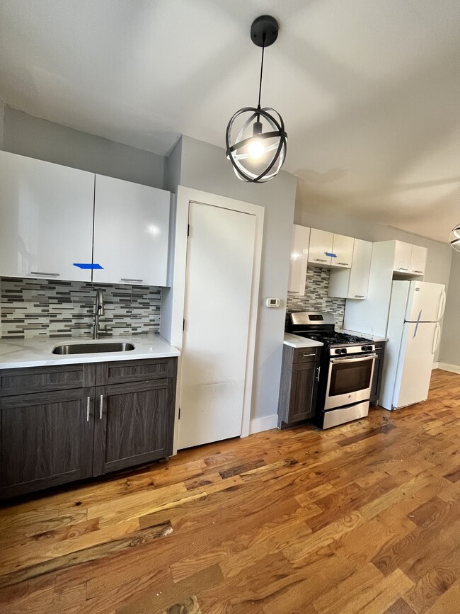 149 Van Horne St, Unit 1 in Jersey City, NJ - Building Photo - Building Photo