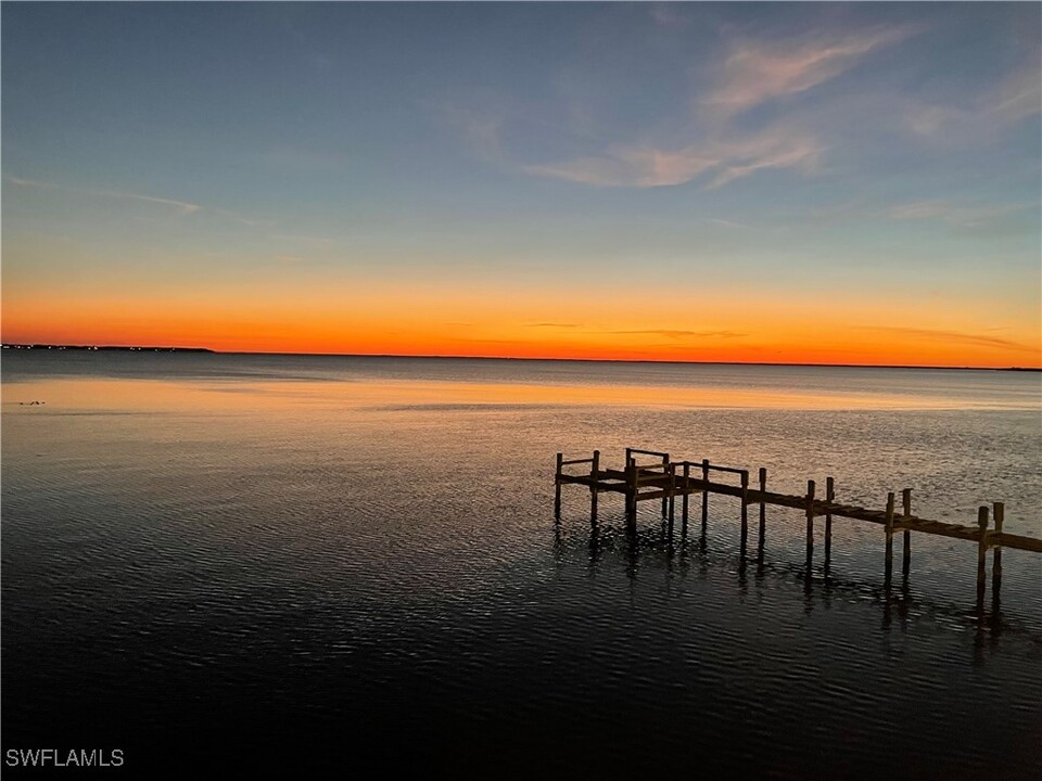 5114 Melbourne St in Punta Gorda, FL - Foto de edificio