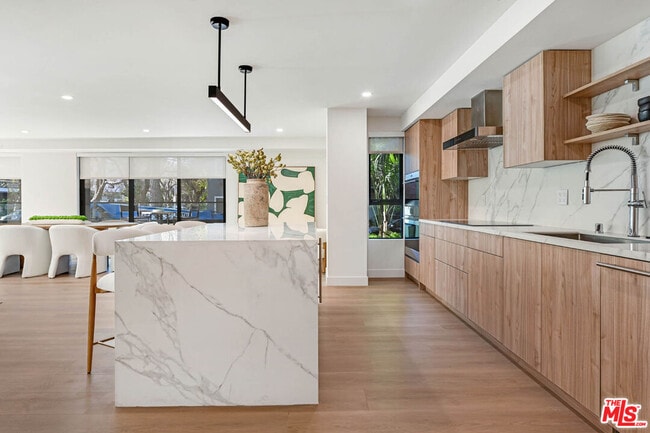 property at 350 N Palm Dr
