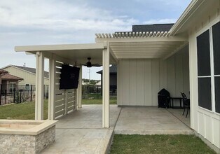 209 Cruising Oak St in San Marcos, TX - Building Photo - Building Photo