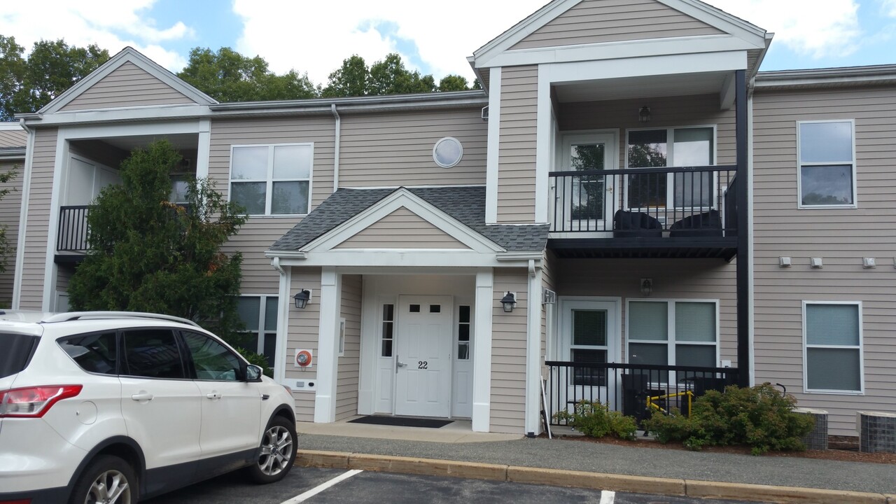 22 Waterfall Dr, Unit L in Canton, MA - Foto de edificio