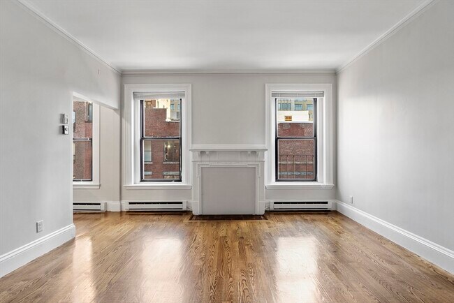 232 Newbury St, Unit 32