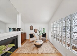 17082 Pacific Coast Hwy in Huntington Beach, CA - Building Photo - Building Photo
