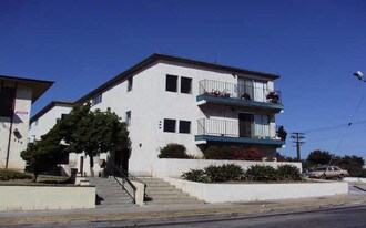 322-330 W 9th St in San Pedro, CA - Building Photo