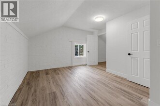 22 Stirton St in Hamilton, ON - Building Photo - Building Photo