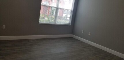 9058 Lake Chase Island Way in Tampa, FL - Foto de edificio - Building Photo